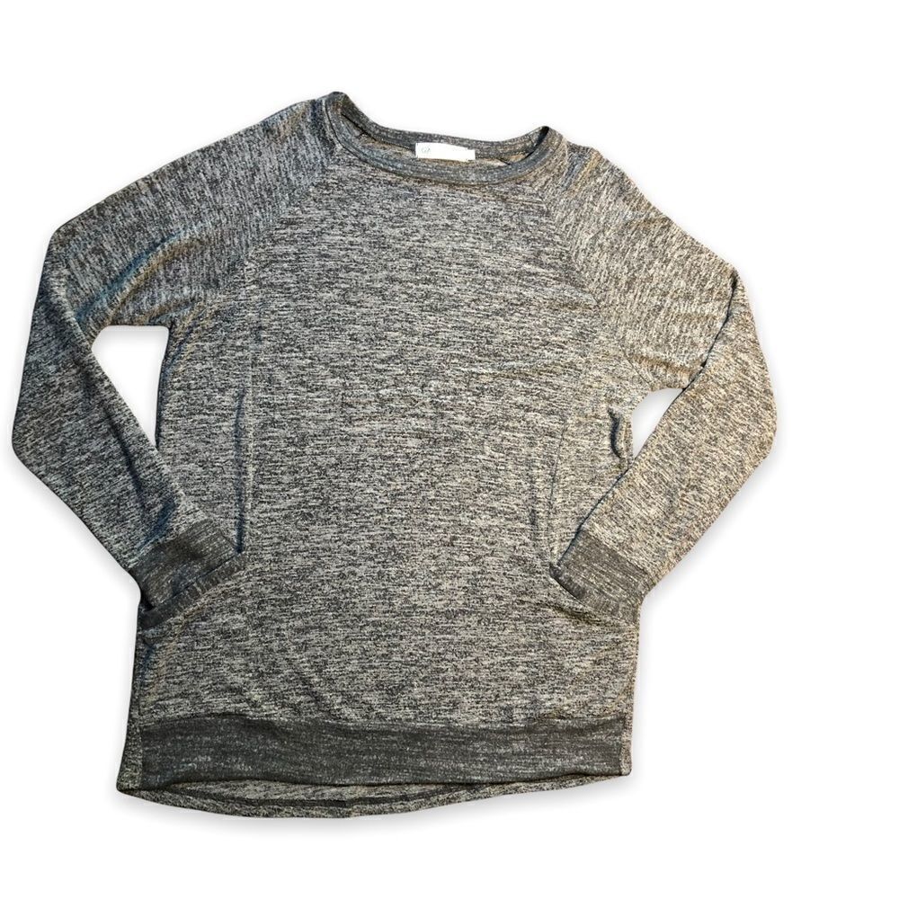 Soft and Comfortable Gray Long Sleeve Top